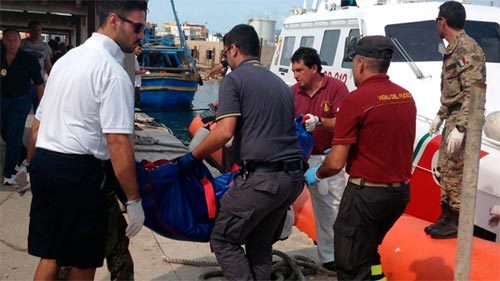 Tàu chìm ngoài khơi Italia, hàng trăm người chết