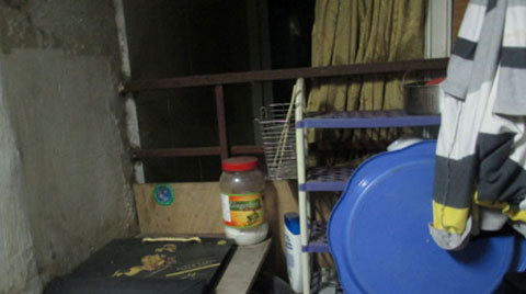 Cám cảnh căn nhà không thể đứng thẳng giữa Hà Nội