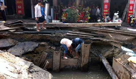 'Hố tử thần' xuất hiện tại Hà Nội do đâu?