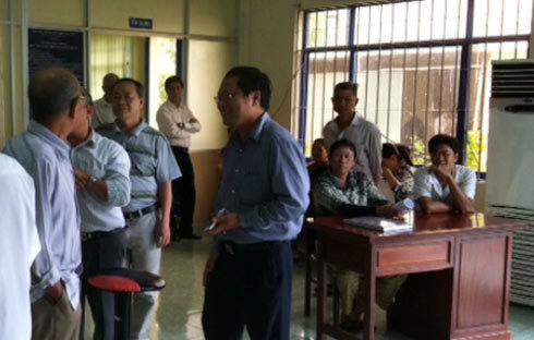 Dân nhận được tiền sau khi ‘bủa vây' quỹ tín dụng