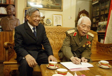 Nguyên TBT Lê Khả Phiêu: Anh Văn là một nhân cách lớn