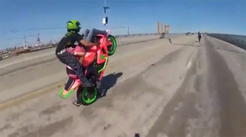 Bốc đầu xe kinh điển ở 