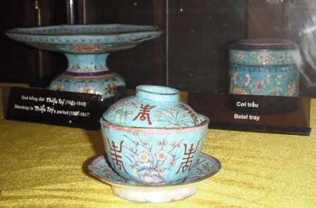 Đại gia Sài Gòn: Tiền tỷ mua đồ ngự dụng vua chúa