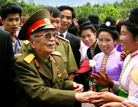 Theo Đại tướng vào Sở Chỉ huy chiến dịch