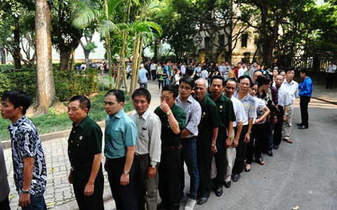 Hàng chục nghìn người về tưởng niệm Đại tướng