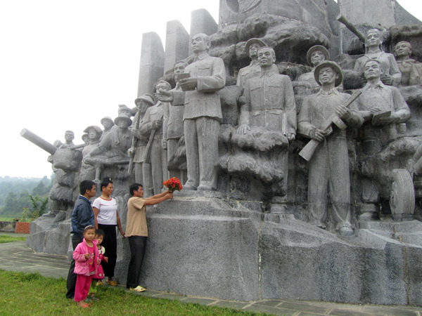 Cả rừng Mường Phăng đang khóc, Đại tướng ơi…