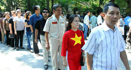 'Cố gắng chu đáo để ai cũng được vào viếng'