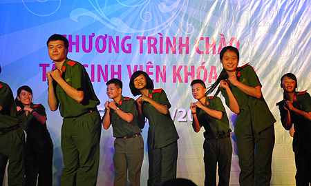 Màn đón ‘ma mới’ độc của sinh viên cảnh sát