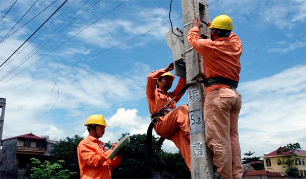 EVN lỗ vẫn chơi sang: Giá điện gánh phí trời ơi?