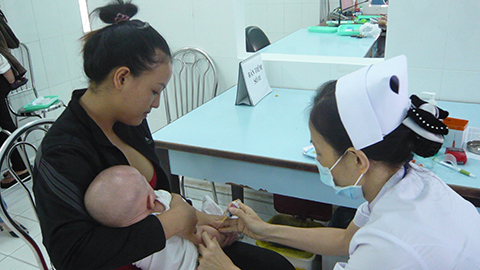 Tiêm lại vắc-xin '5 trong 1': Phụ huynh nghe ngóng