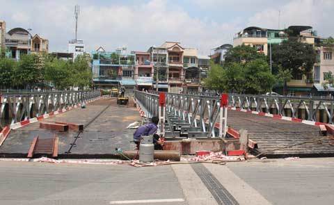 “Đóng cửa” 4 cầu huyết mạch ở Sài Gòn để xây mới