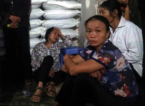 Người mẹ chết lặng khi con 2 tuổi bị hàng xóm sát hại