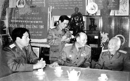 Bộ trưởng Quốc phòng: Hẫng hụt khi Đại tướng ra đi