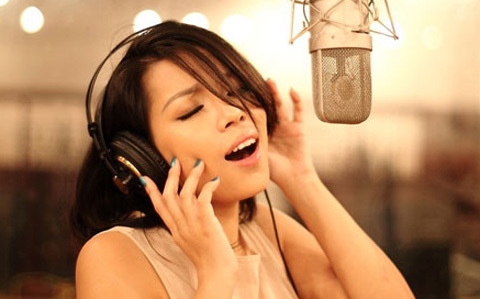 Sốc với lời lẽ giang hồ của Hà Linh The Voice và blogger Robbey