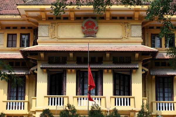 Nhân dân đang sắc phong cho Đại tướng
