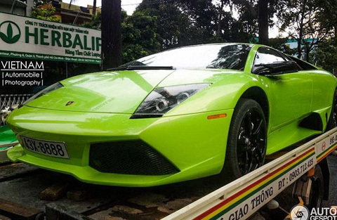 Báo Tây hoa mắt với siêu xe biển đẹp tại VN