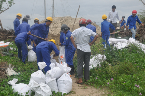 Quảng Nam, Đà Nẵng cuống cuồng chạy đua với bão