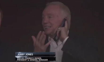 Tỷ phú bị săm soi vì dùng điện thoại lỗi thời