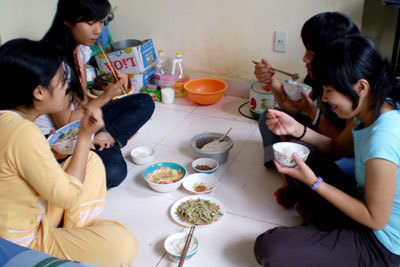 Giãn thời gian thu học phí đối với sinh viên nghèo