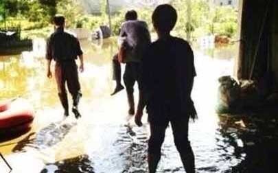 Quan để dân cõng bị sa thải