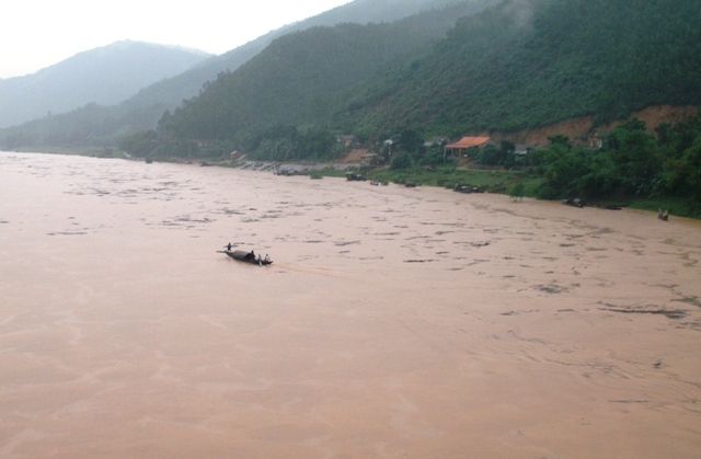 2 cô giáo bị lũ cuốn trôi