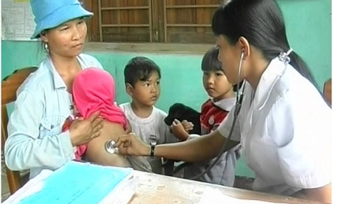 Bác sĩ về Quảng Nam được hỗ trợ tiền và đất