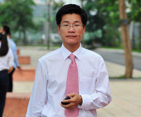 Thầy giáo đem tiền nhà 'nuôi' học trực tuyến