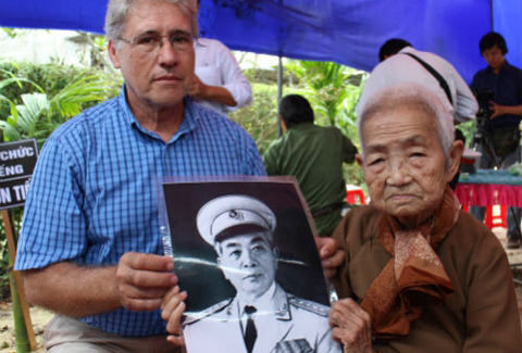 Chuyện chắt vua Minh Mạng may gối tặng Đại tướng