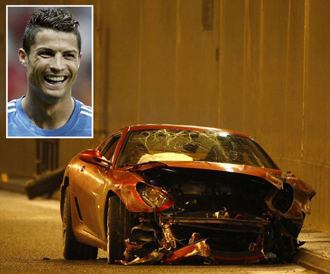 Siêu xe bạc tỷ của Ronaldo và Balotelli nát bét sau tai nạn