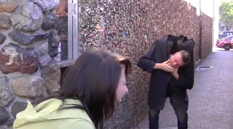 Kinh hãi gặp người rơi đầu trên phố