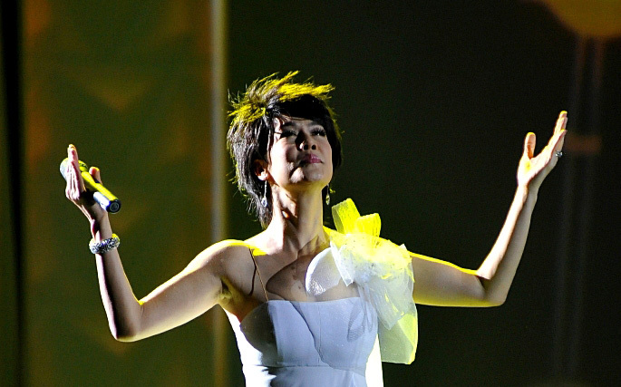 Thu Phương rơi nước mắt ngày trở về