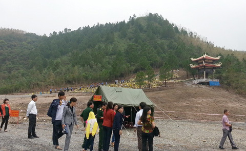 Hàng chục ngàn người vẫn lặng lẽ viếng mộ Đại tướng