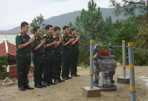 Tiểu đội đặc biệt ở khu mộ Đại tướng Võ Nguyên Giáp