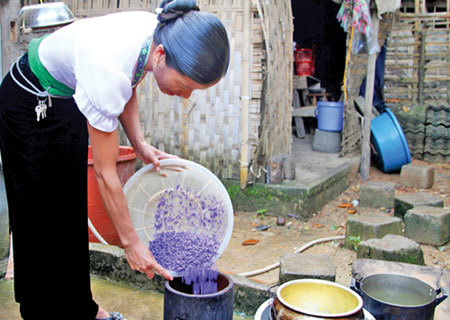 'Bà cụ thổi xôi, ông tôi nấu chè'