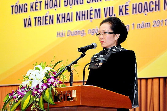 Kế nghiệp chồng, bà Thúy Ngà giàu vượt Bầu Đức