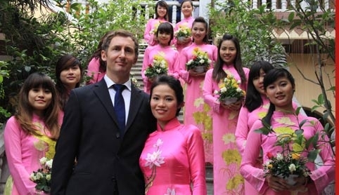 Hình ảnh lung linh một đám cưới nơi cửa Phật