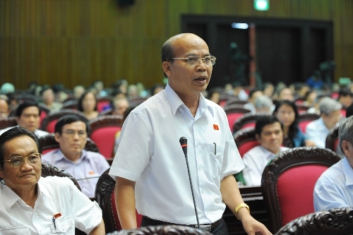 Đánh tham nhũng mới mơn man bên ngoài