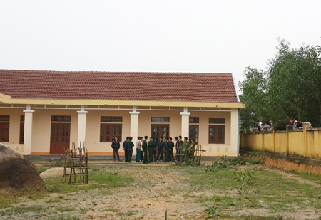 Nổ bom ở trường học, 2 học sinh thương vong