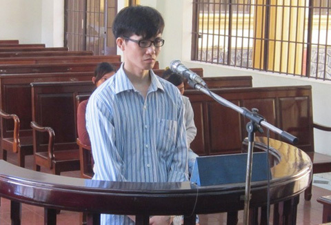 Dược sỹ làm trò đồi bại với bệnh nhân