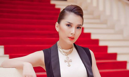 Siêu mẫu Lan Hương bị thẩm mỹ viện Cát Tường 