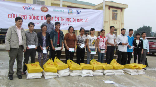 VietNamNet đến với dân bị lũ quét ở Hà Tĩnh