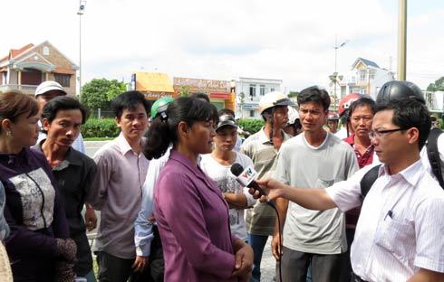 Vụ xây dựng nhà tình nghĩa: Dân vây nhà thầu đòi nợ