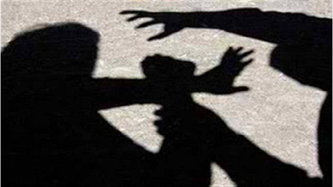 Chết thảm vì sờ ngực phụ nữ hung dữ