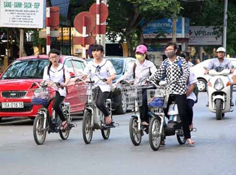 Không nên cấp biển số cho xe đạp điện