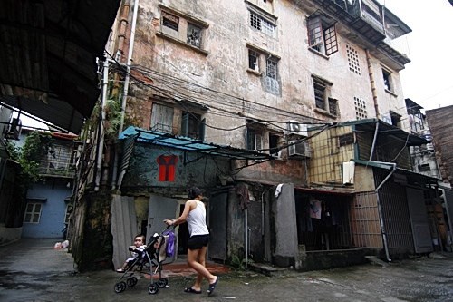Khu tập thể '60 tuổi' chờ sập giữa Thủ đô