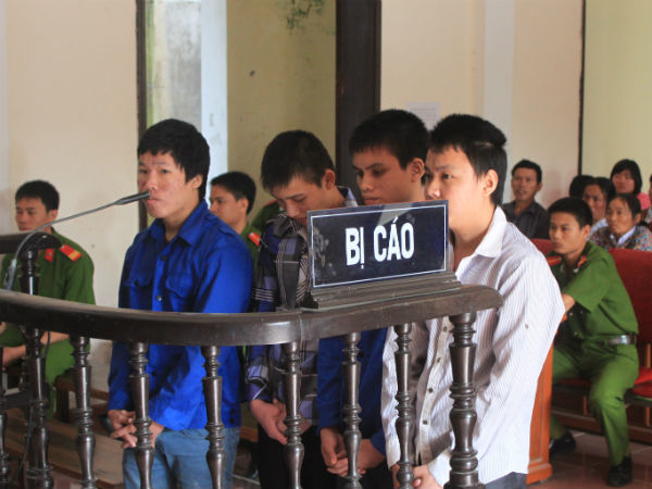 3 anh em hiếp dâm một thôn nữ