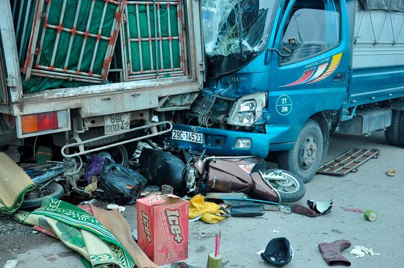 “Xe điên” đâm kinh hoàng, 4 người thương vong