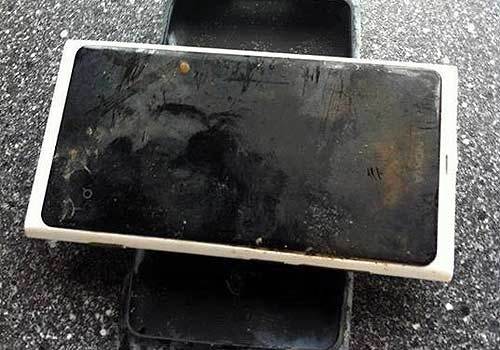 Lumia 800 chạy tốt sau gần 4 tháng ngâm nước