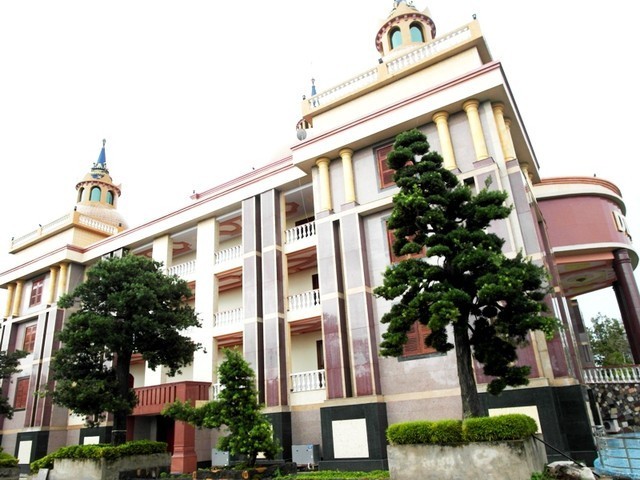 Bên trong cung điện hoành tráng, xa hoa đại gia Trầm Bê