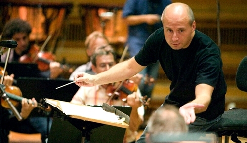 Nhạc trưởng đoạt giải Grammy khiến khán giả Việt bất ngờ